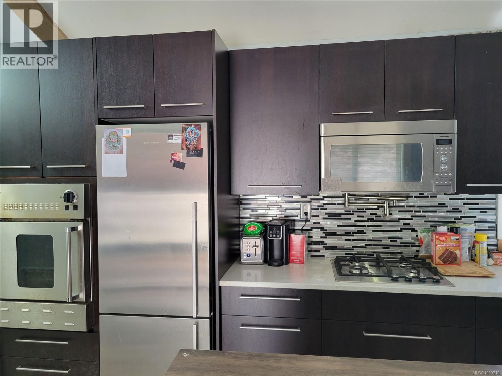144 3042 River Road property photo