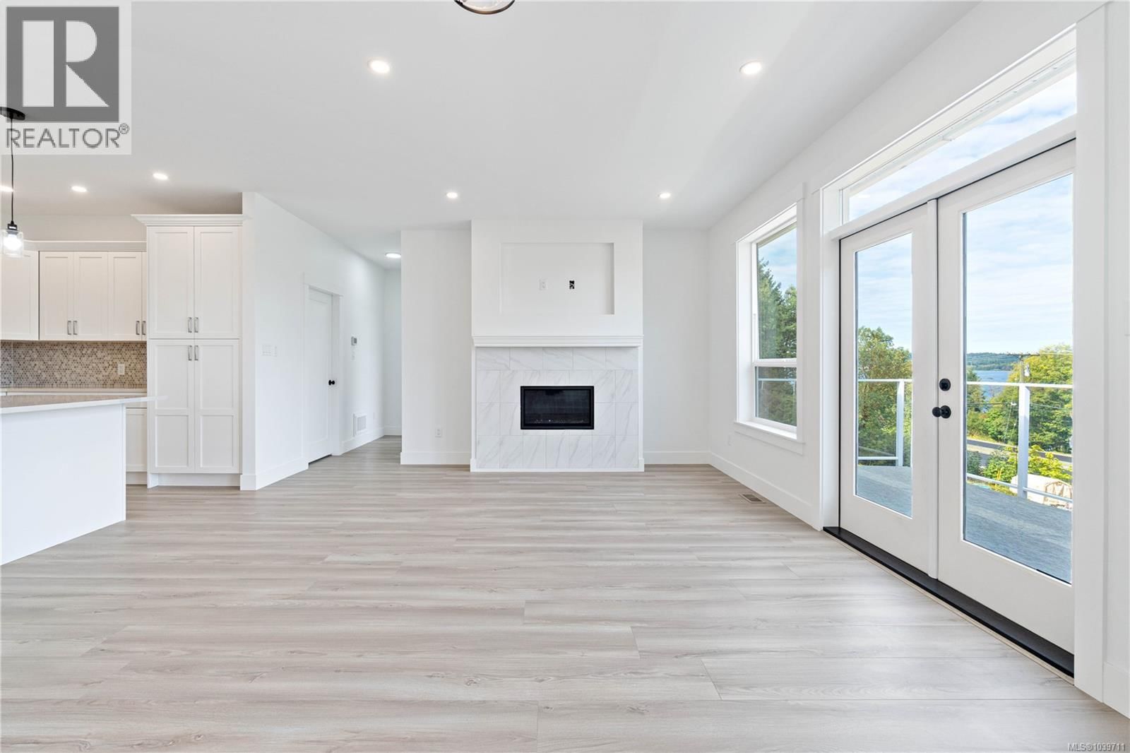 3077 Hillview Road property photo
