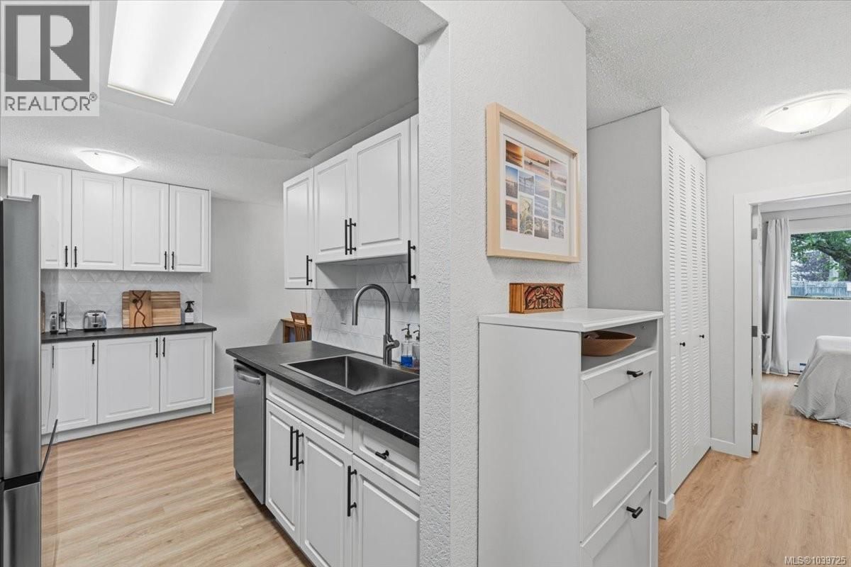104 1600 Dufferin Crescent property photo