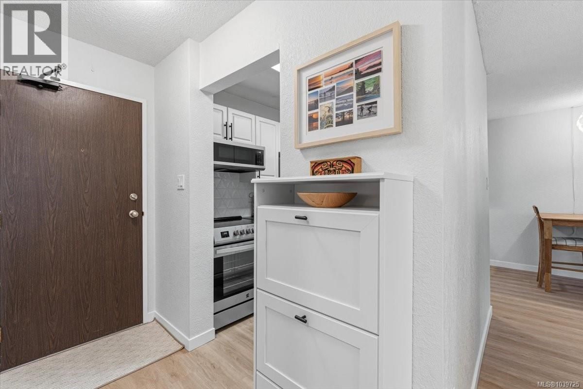 104 1600 Dufferin Crescent property photo