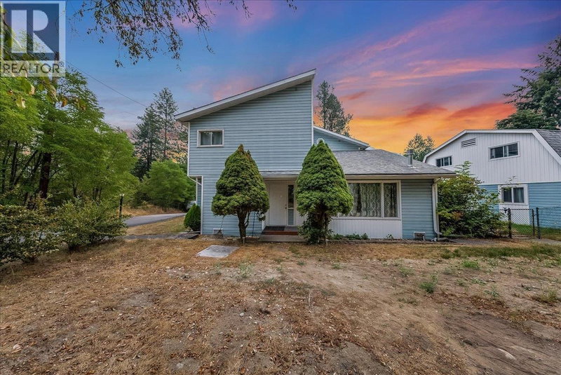 814 16TH Avenue Genelle British Columbia, V0G 1G0 - 4 Bedrooms Waterfront Home For sale