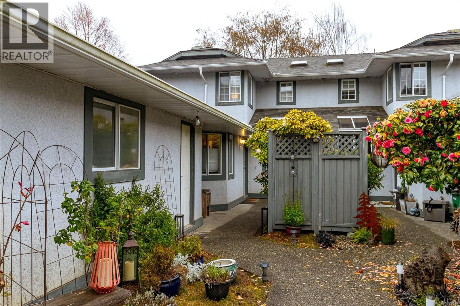14 5110 Cordova Bay Road property photo