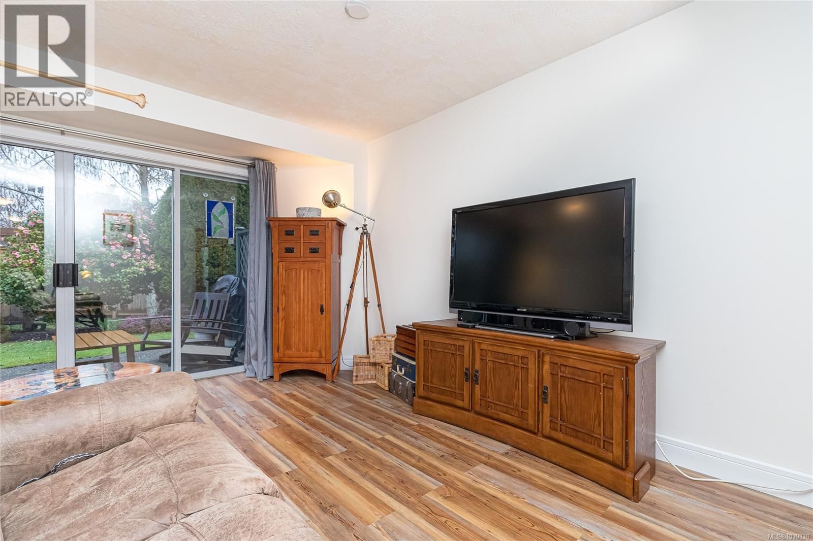 14 5110 Cordova Bay Road property photo