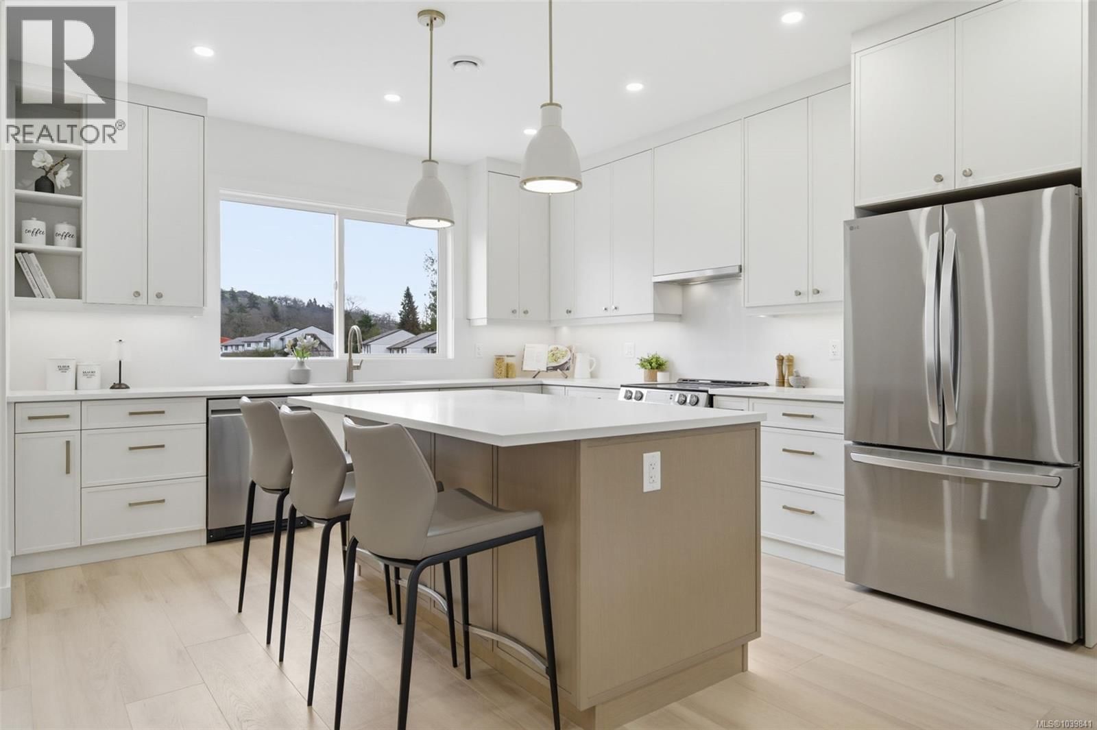 1 621 Broadway Street property photo