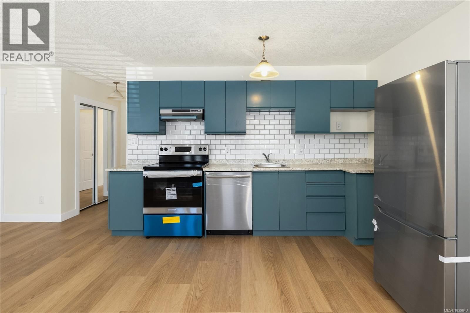 304 2525 Dingwall Street property photo