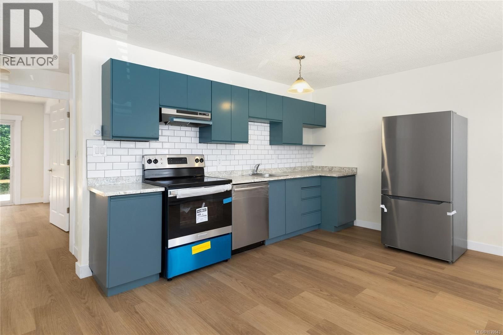 304 2525 Dingwall Street property photo