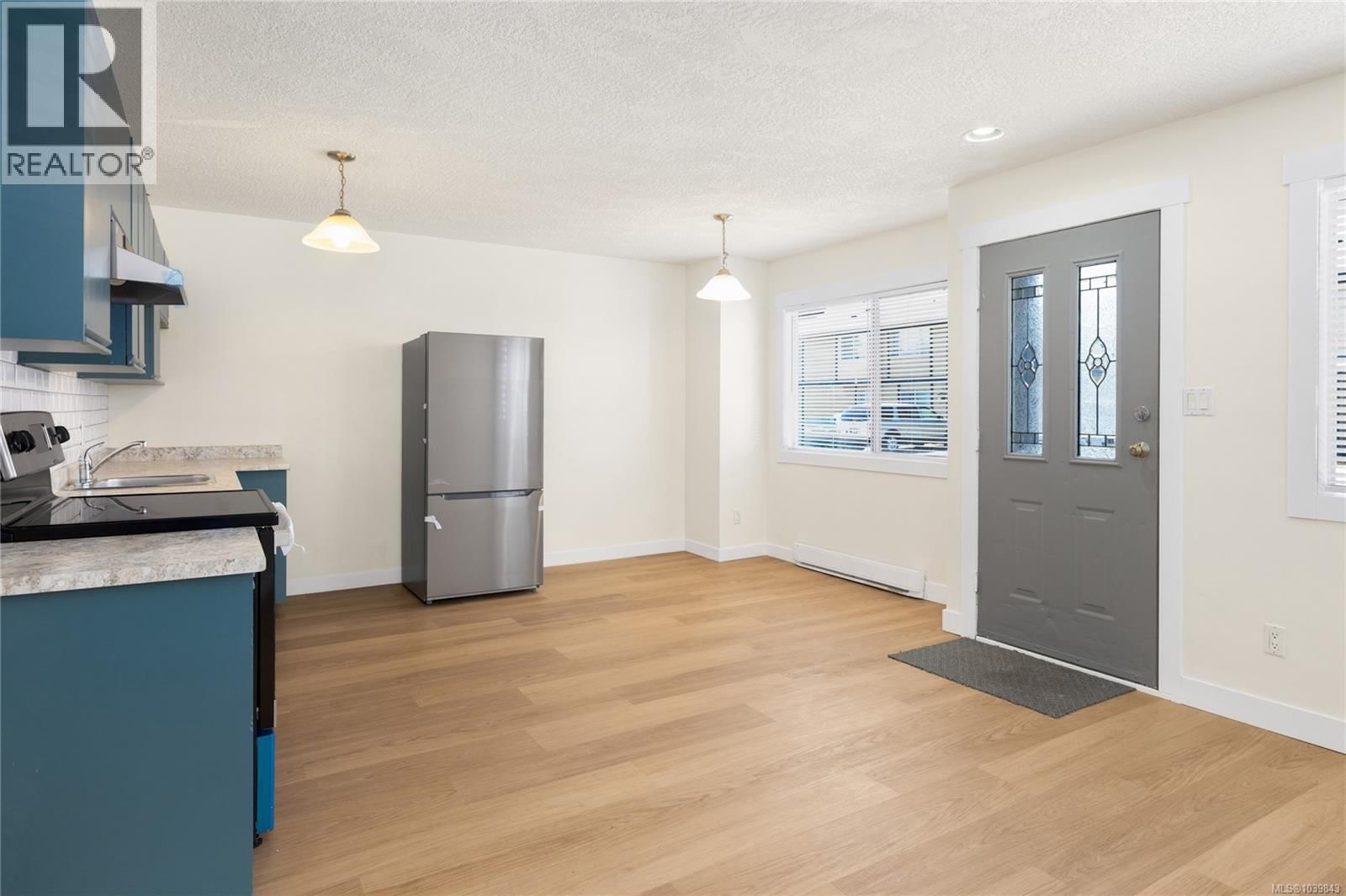 304 2525 Dingwall Street property photo