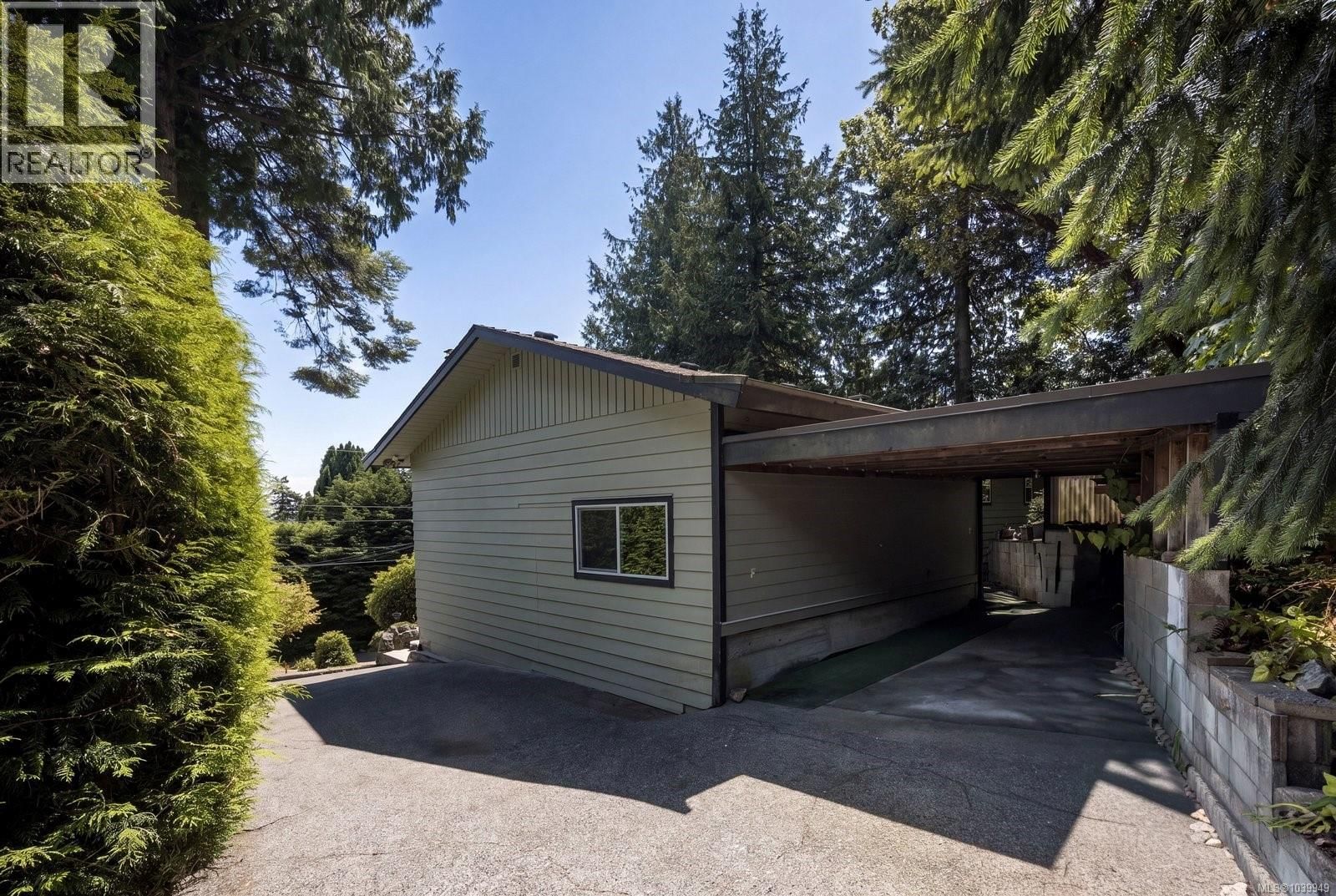 4950 Lochside Drive property photo