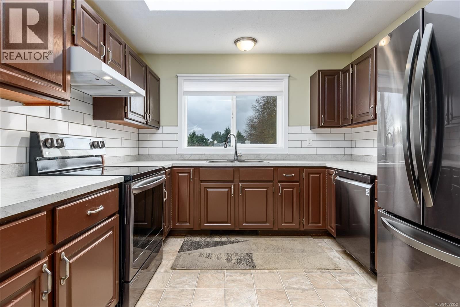 1651 Ascot Avenue property photo