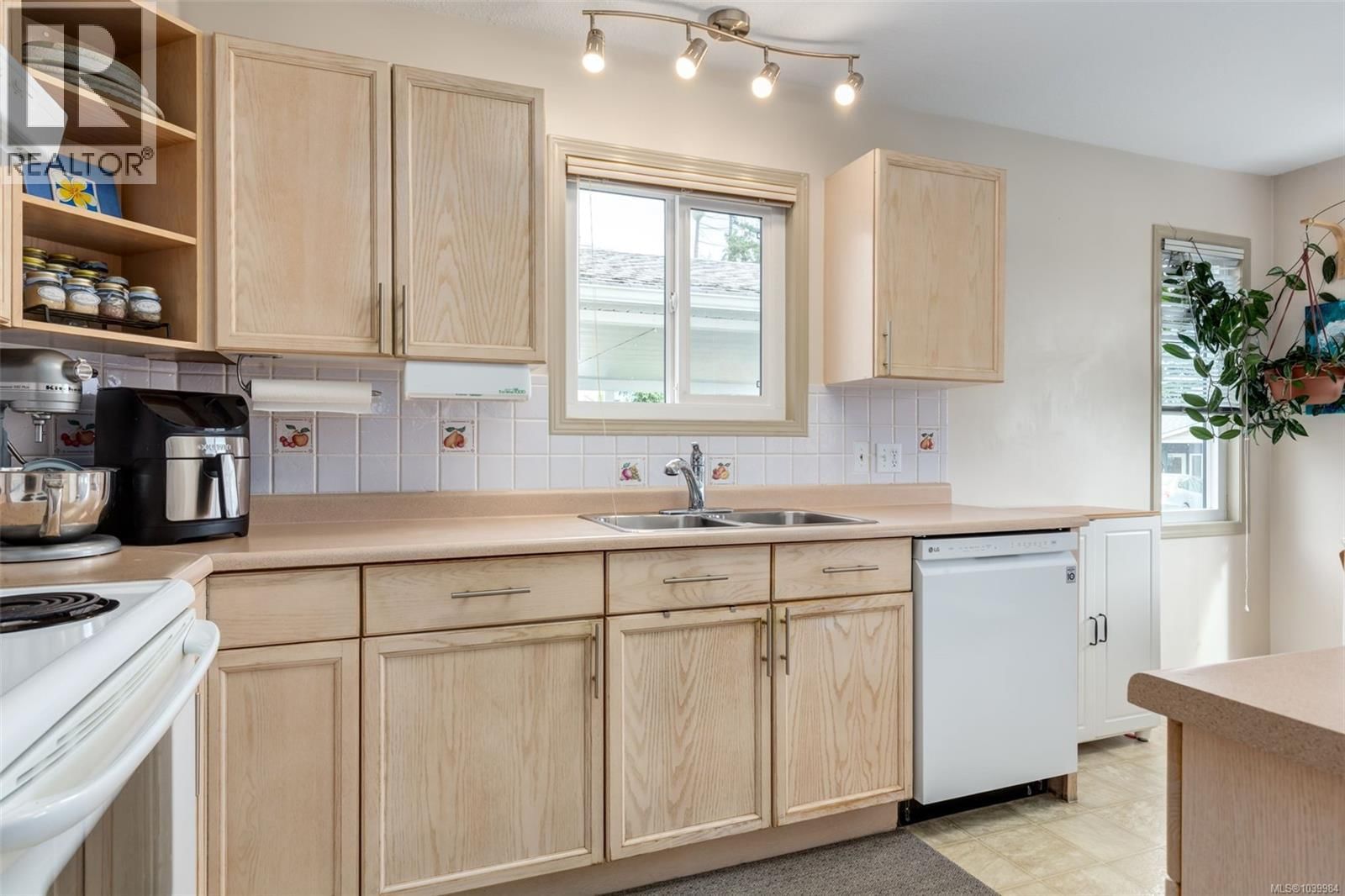 185 Bowlsby Street property photo