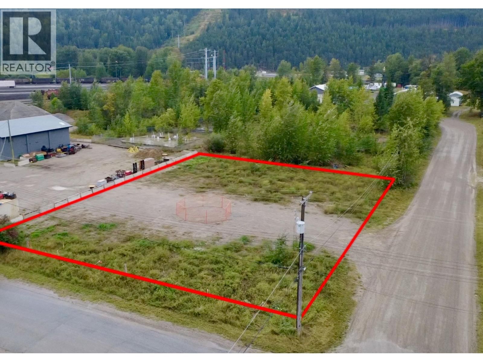 716 14th Street South, Golden, British Columbia V0A 1H0