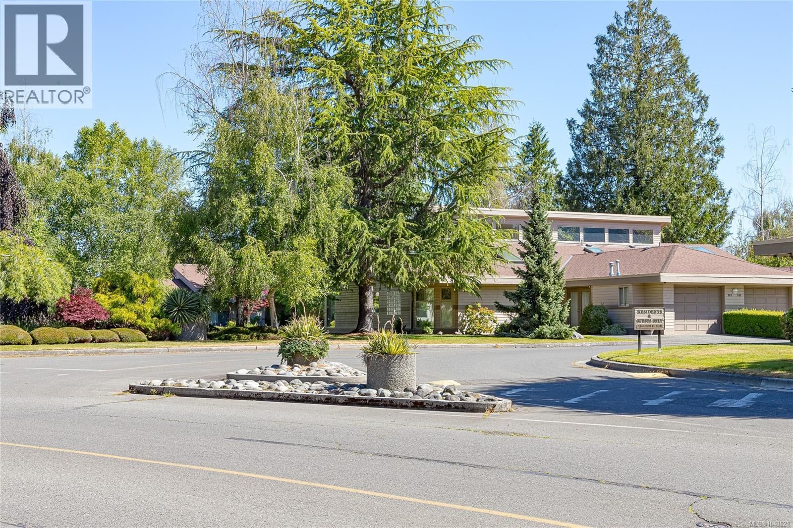 902 Lakes Boulevard property photo