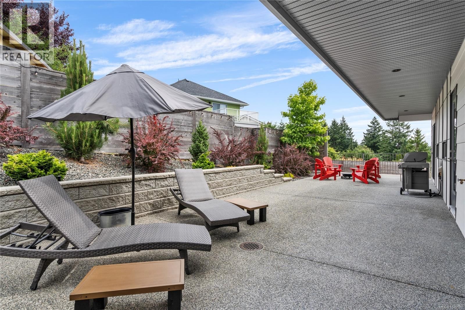152 Golden Oaks Crescent property photo
