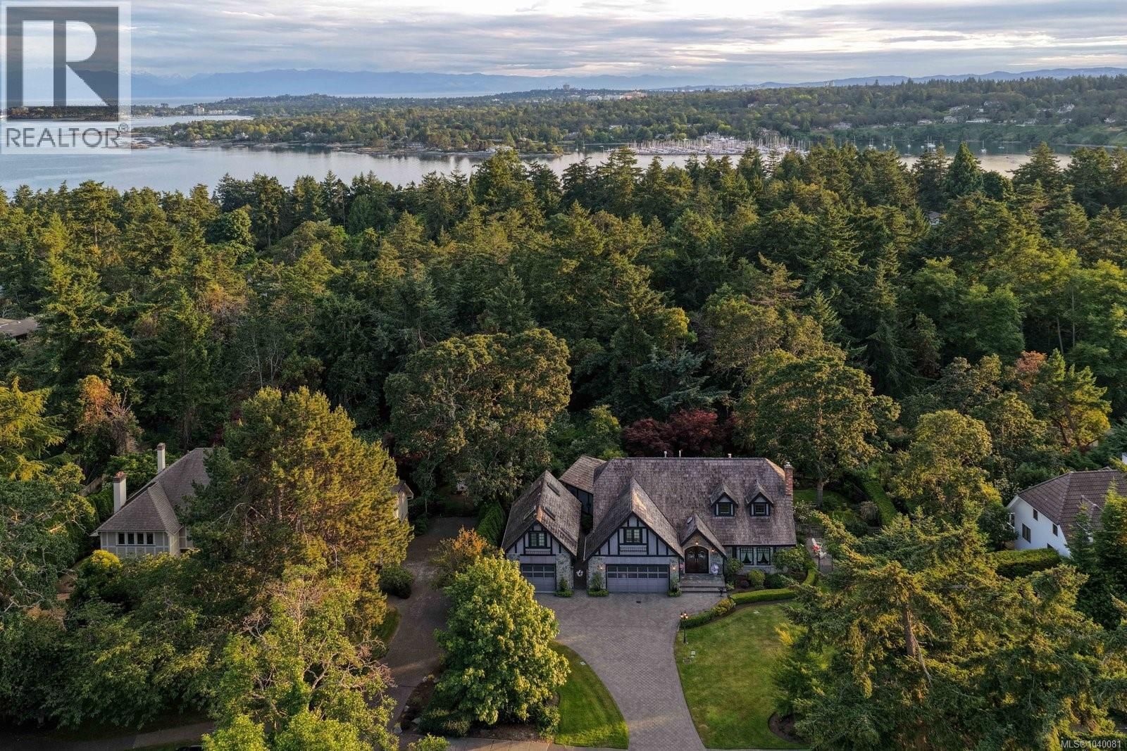 2773 Arbutus Road property photo