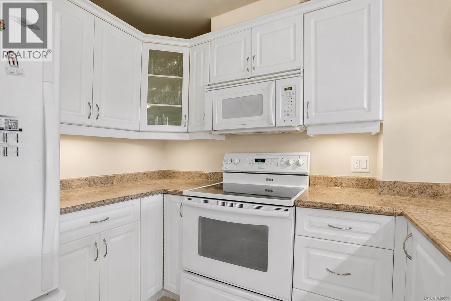 204 4536 Viewmont Avenue property photo
