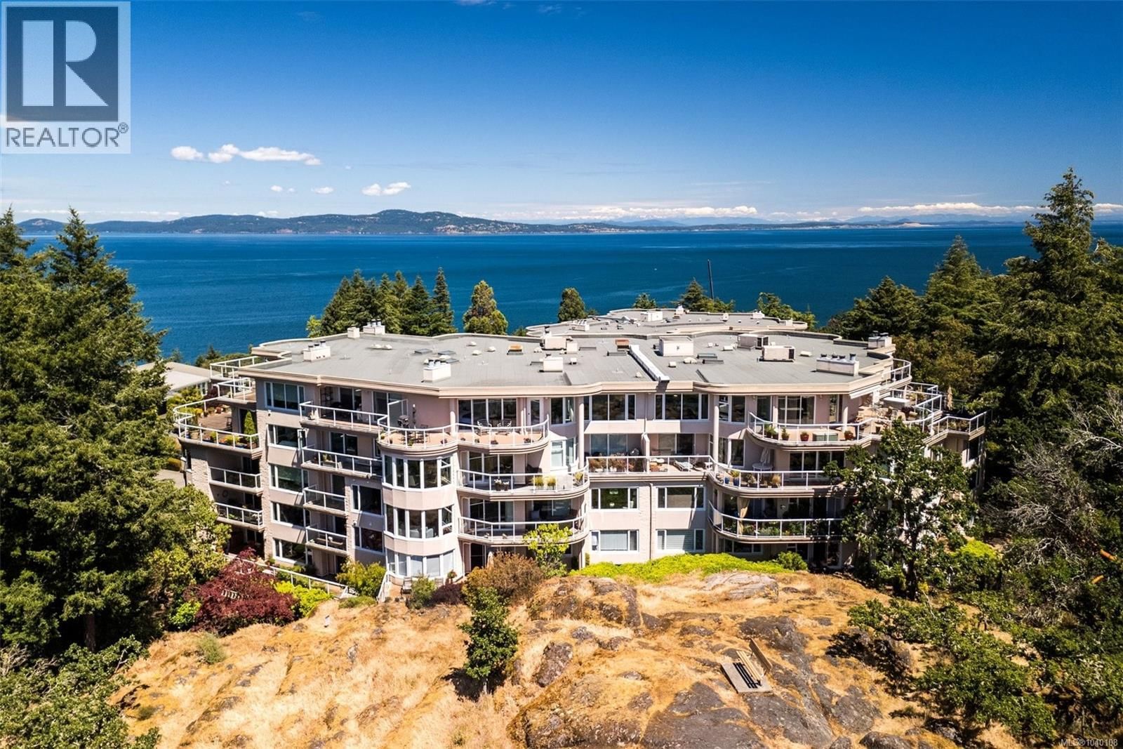 PH52 2829 Arbutus Road