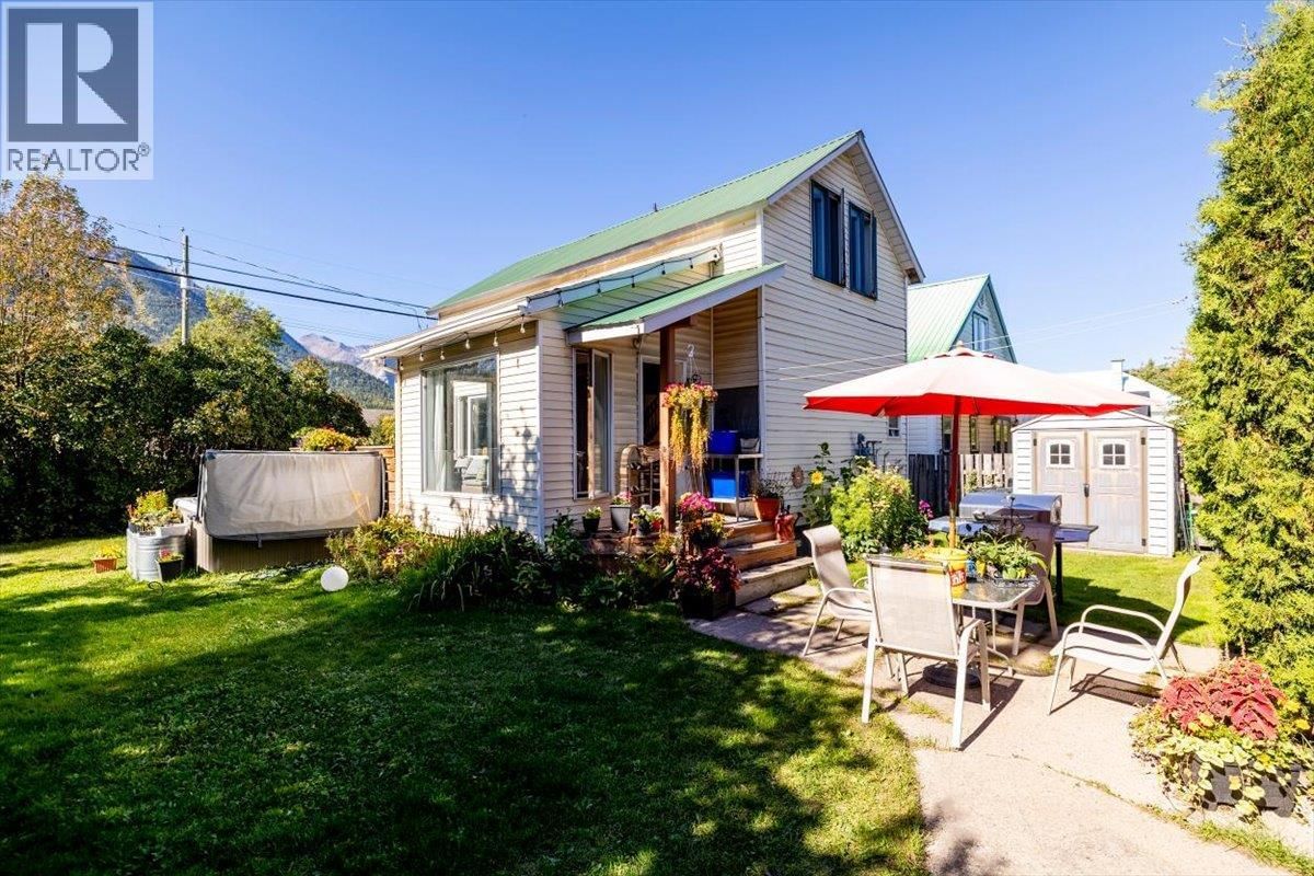 1112 2ND Avenue property photo