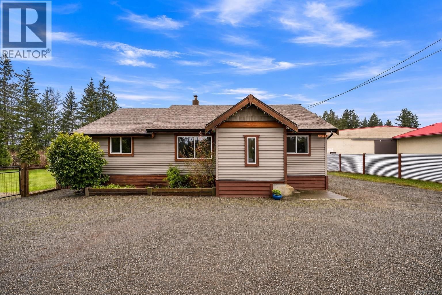 5733 Island Highway North, Courtenay, British Columbia V9J 1T3