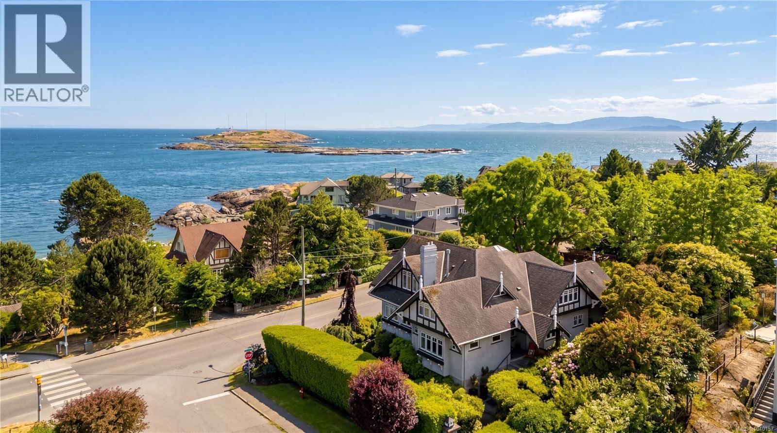 318 Newport Avenue, Oak Bay, British Columbia V8S 5C5