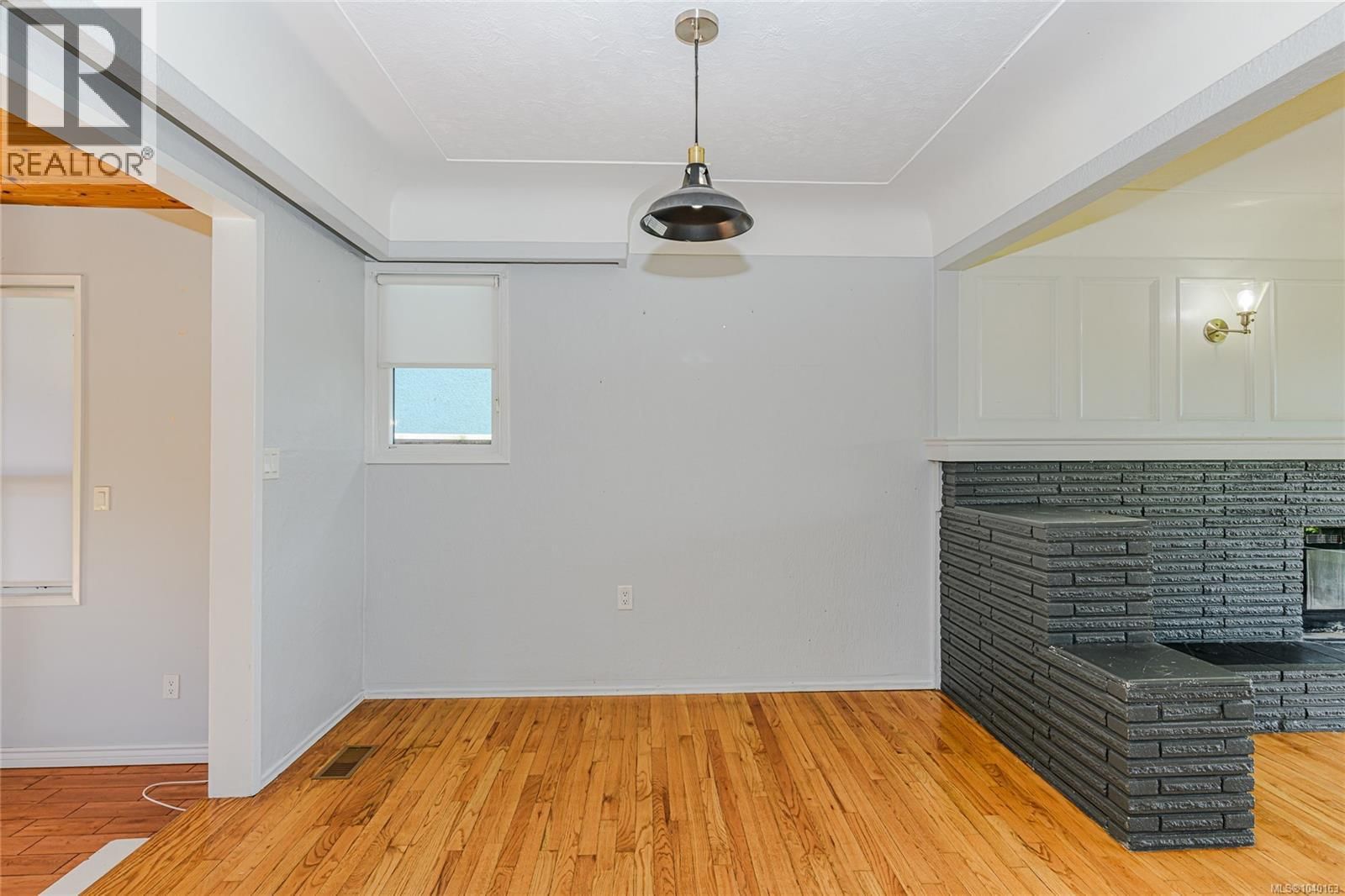 585 Baker Street property photo