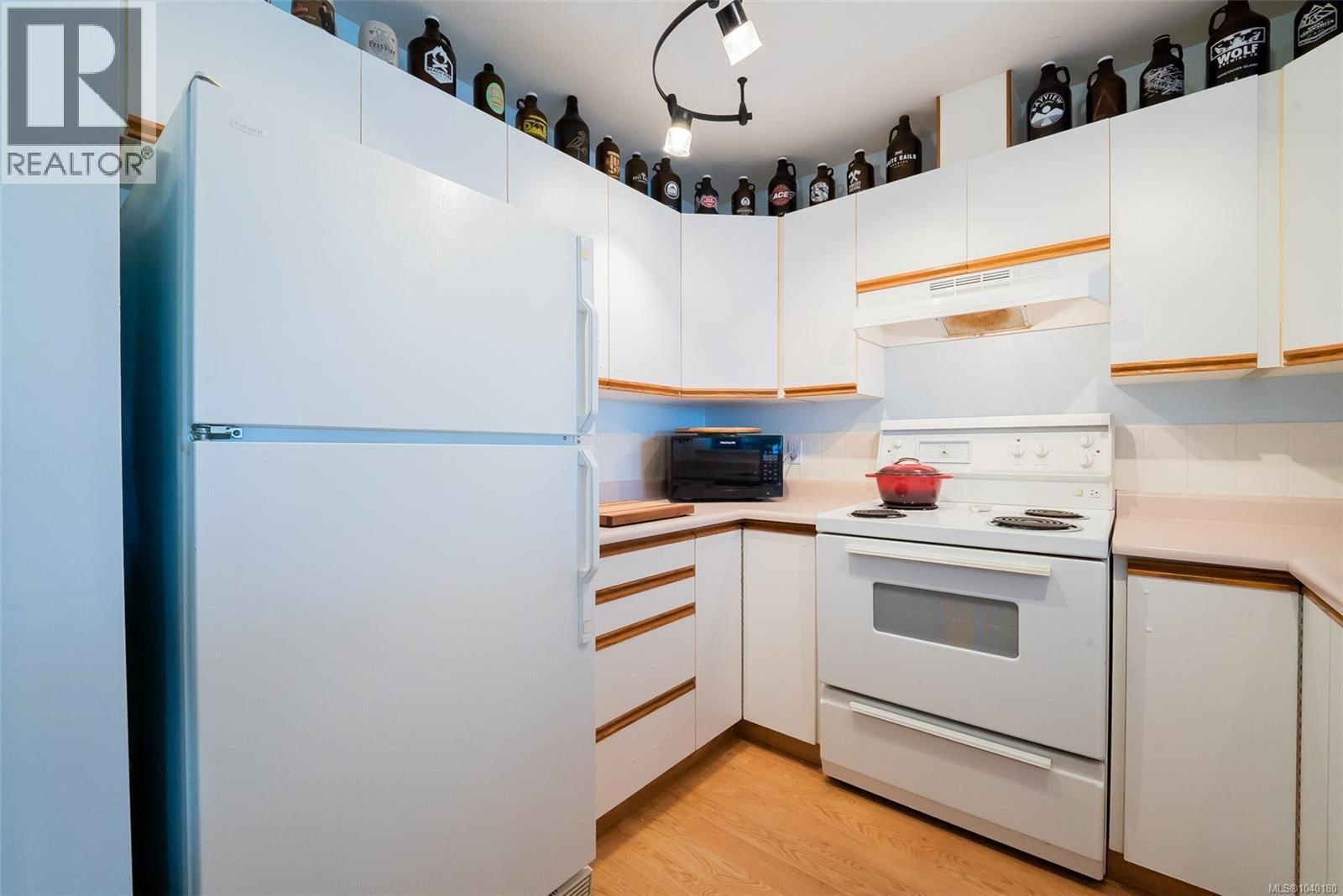 405 1631 Dufferin Crescent property photo