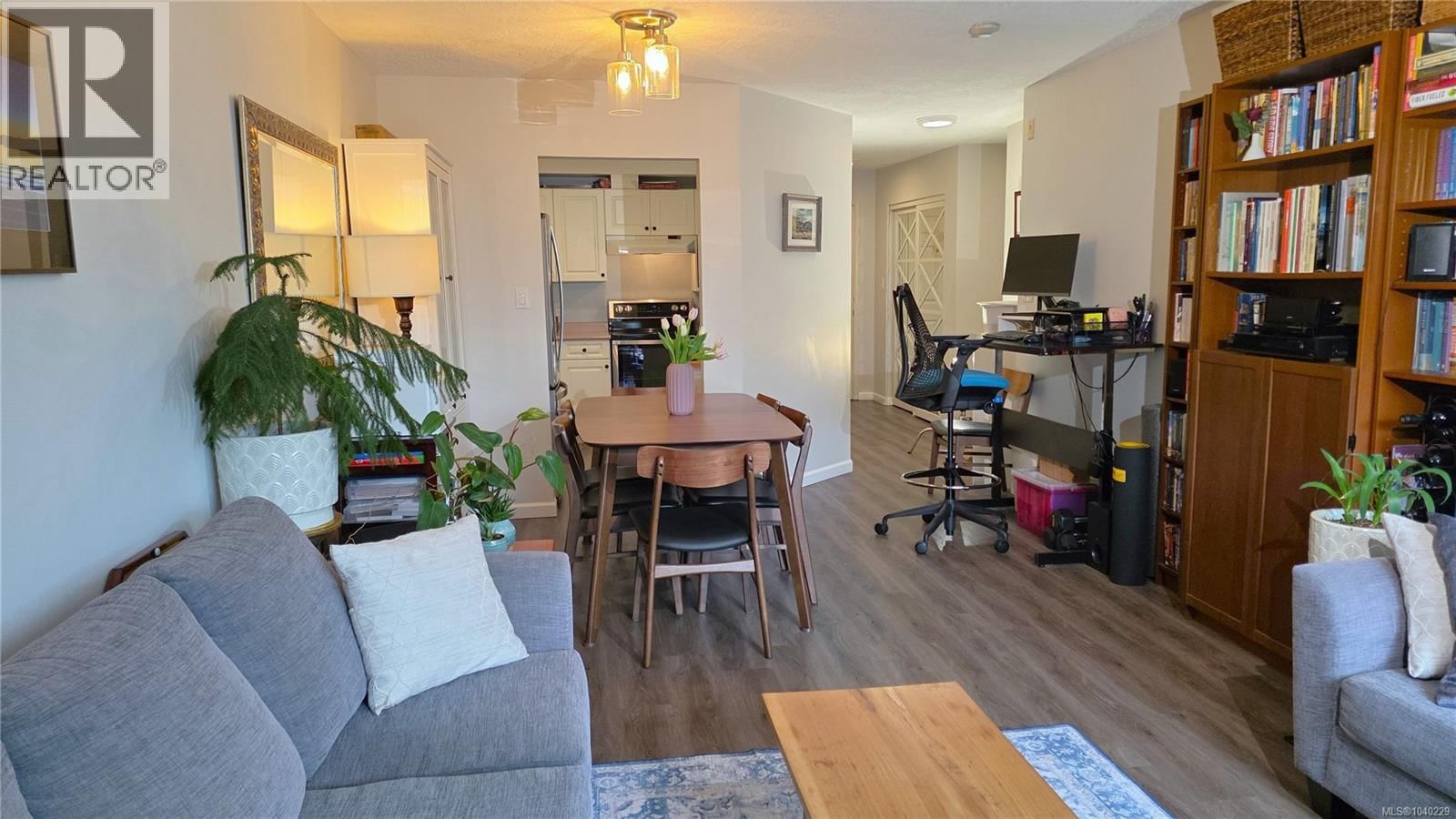 101 3400 Quadra Street property photo