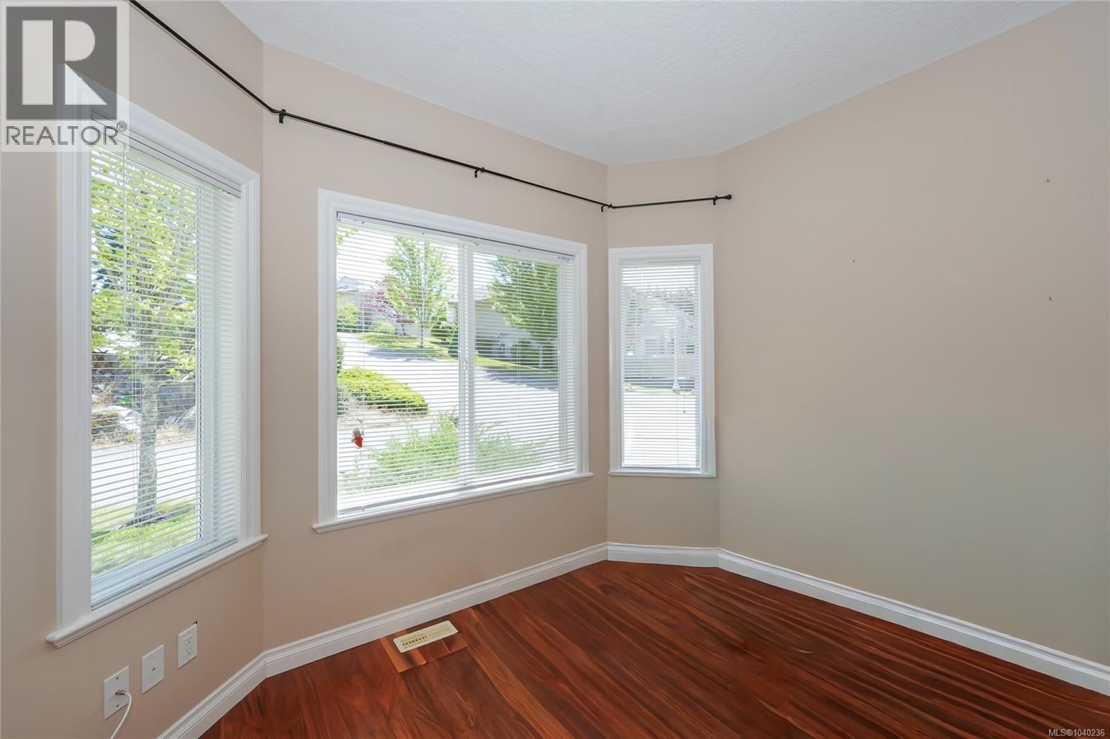 54 1150 Walkem Road property photo