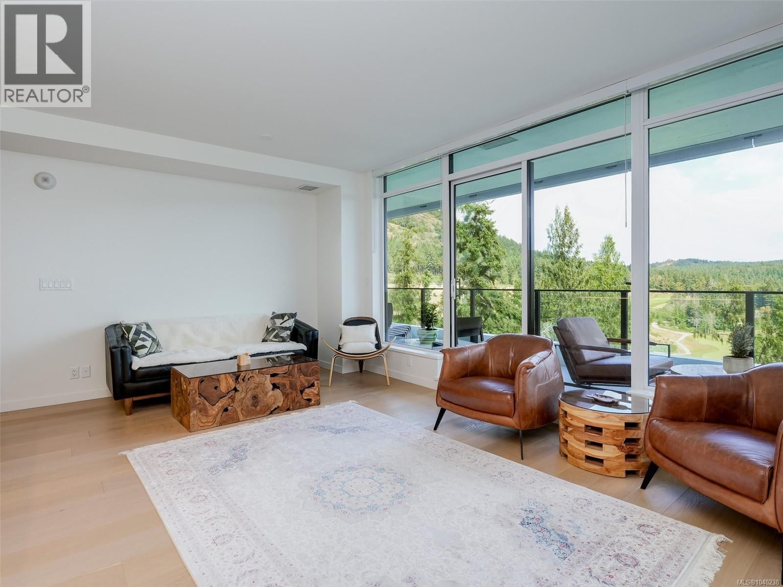 914 2000 Hannington Road property photo