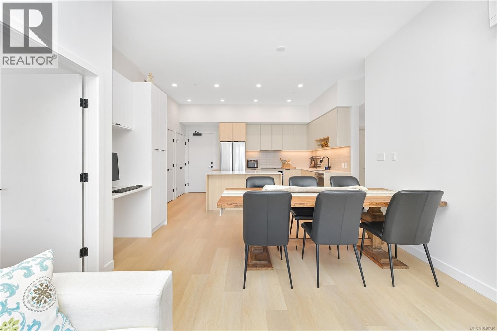 412 3564B RYDER HESJEDAL Way property photo