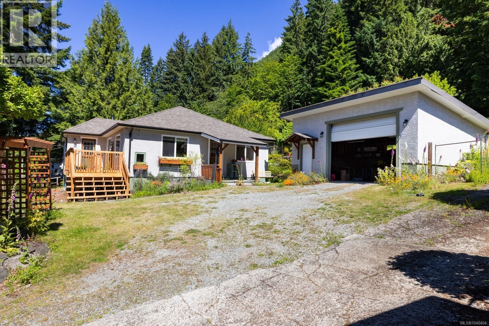10093 Youbou Road property photo