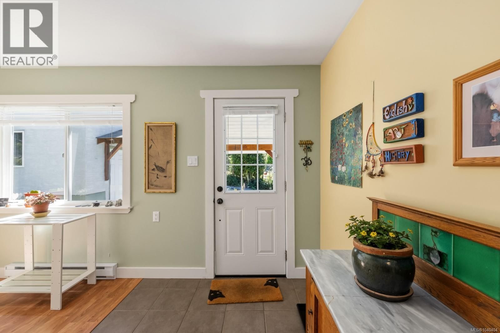 10093 Youbou Road property photo