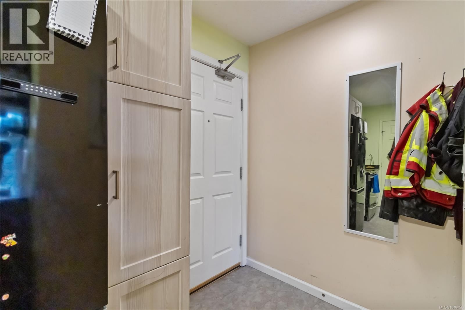 208 383 Wale Road property photo