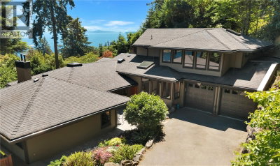 1370 Ivor Road | Nanaimo British Columbia | Slide Image Two