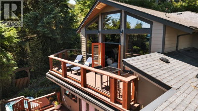1370 Ivor Road | Nanaimo British Columbia | Slide Image Three