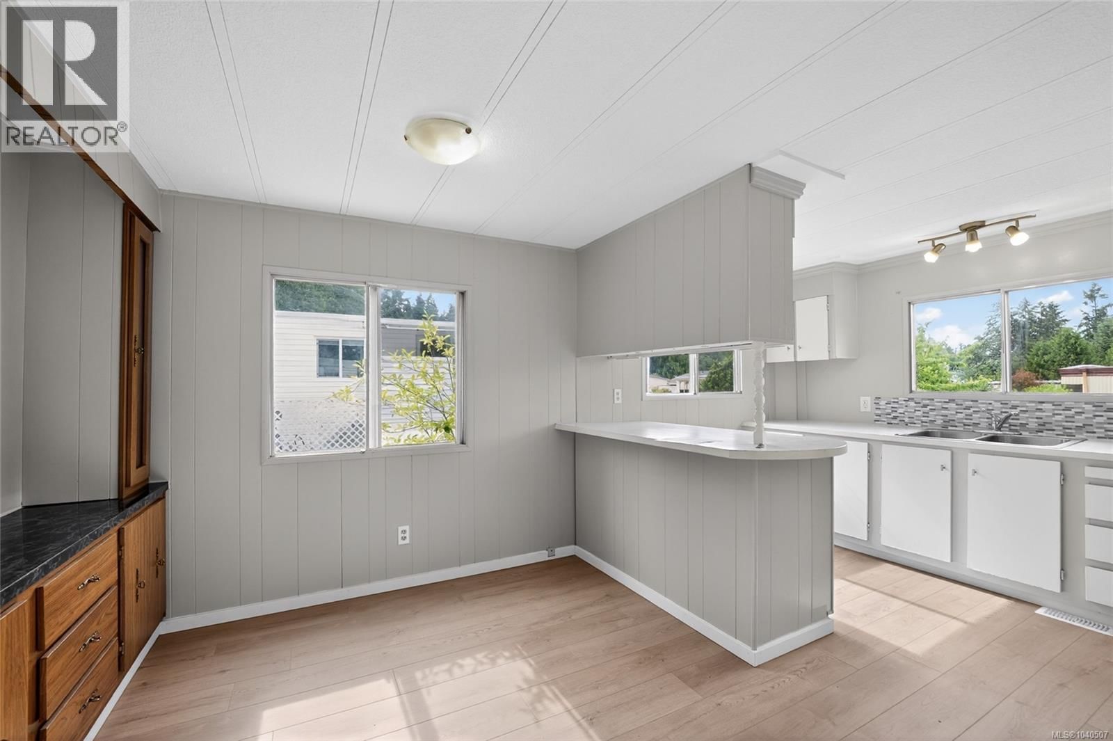 41 61 Twelfth Street property photo