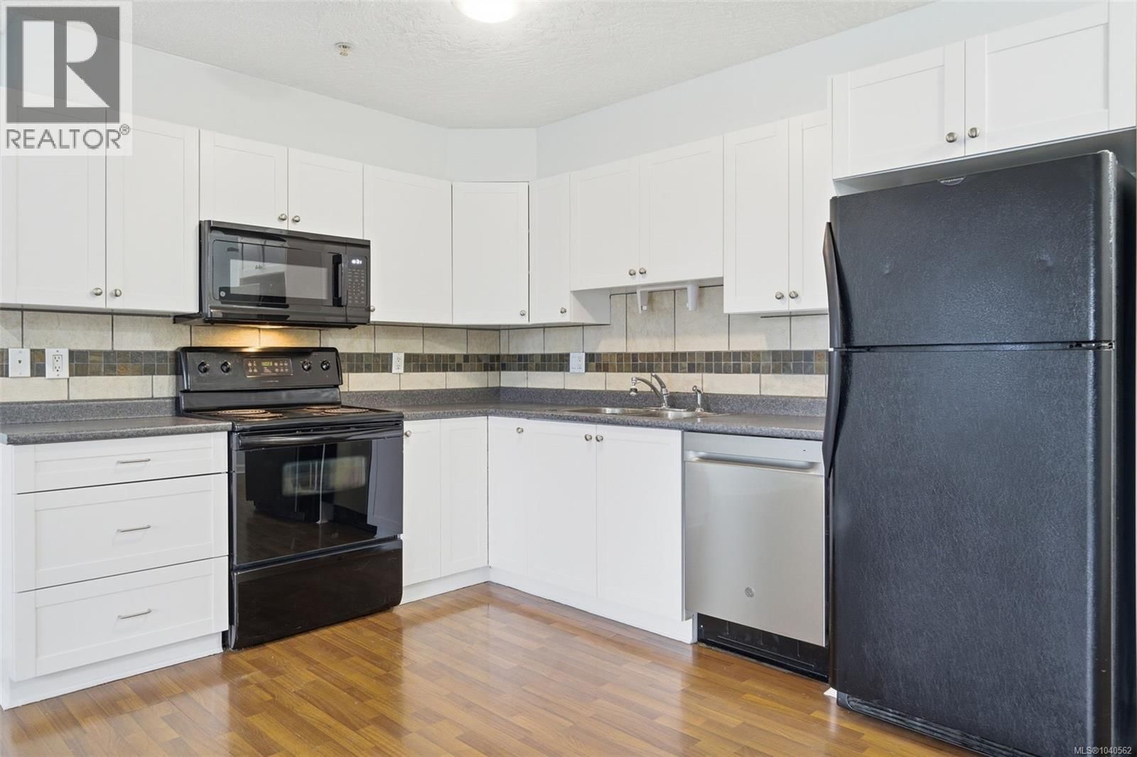 103 383 Wale Road property photo