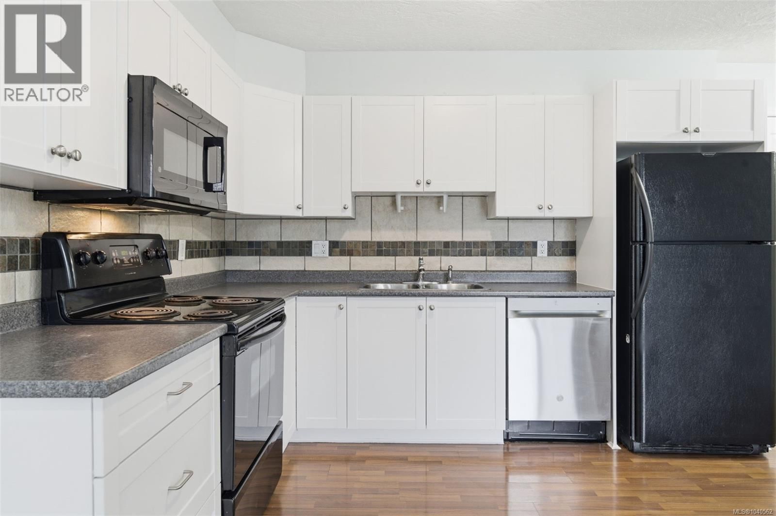 103 383 Wale Road property photo