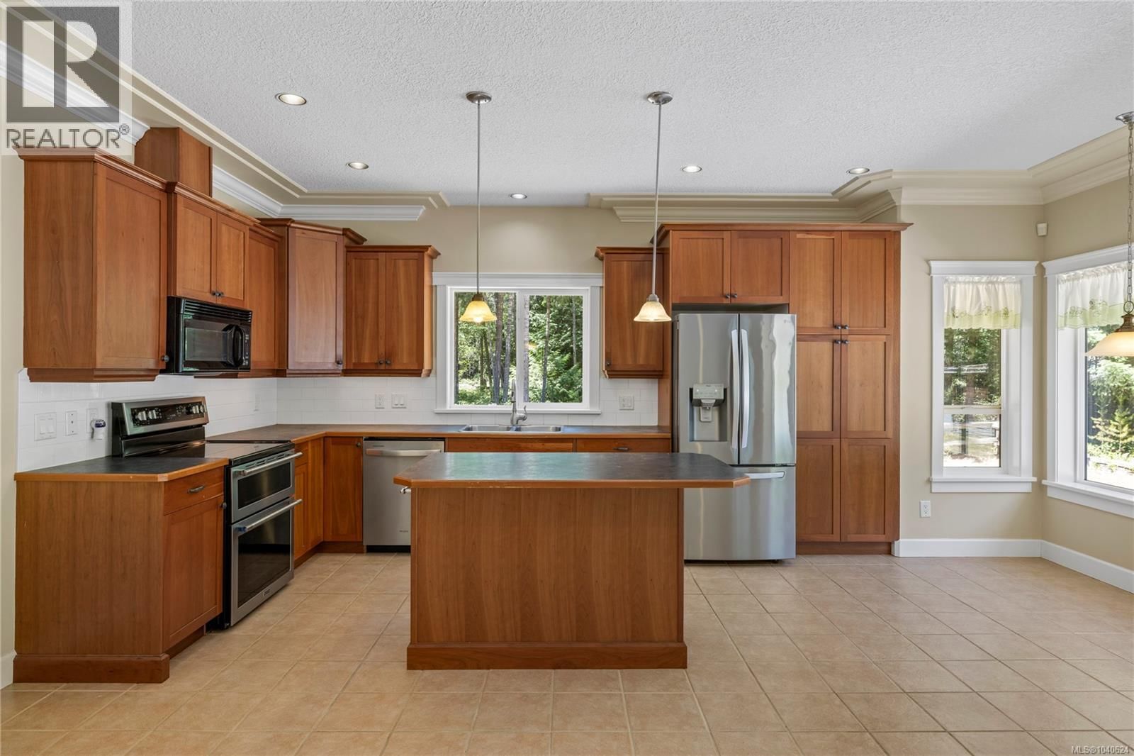 1057 Paradise Place property photo