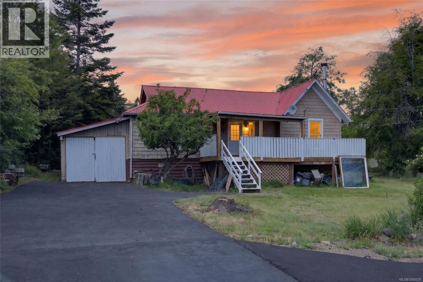 5545 Island Highway property photo