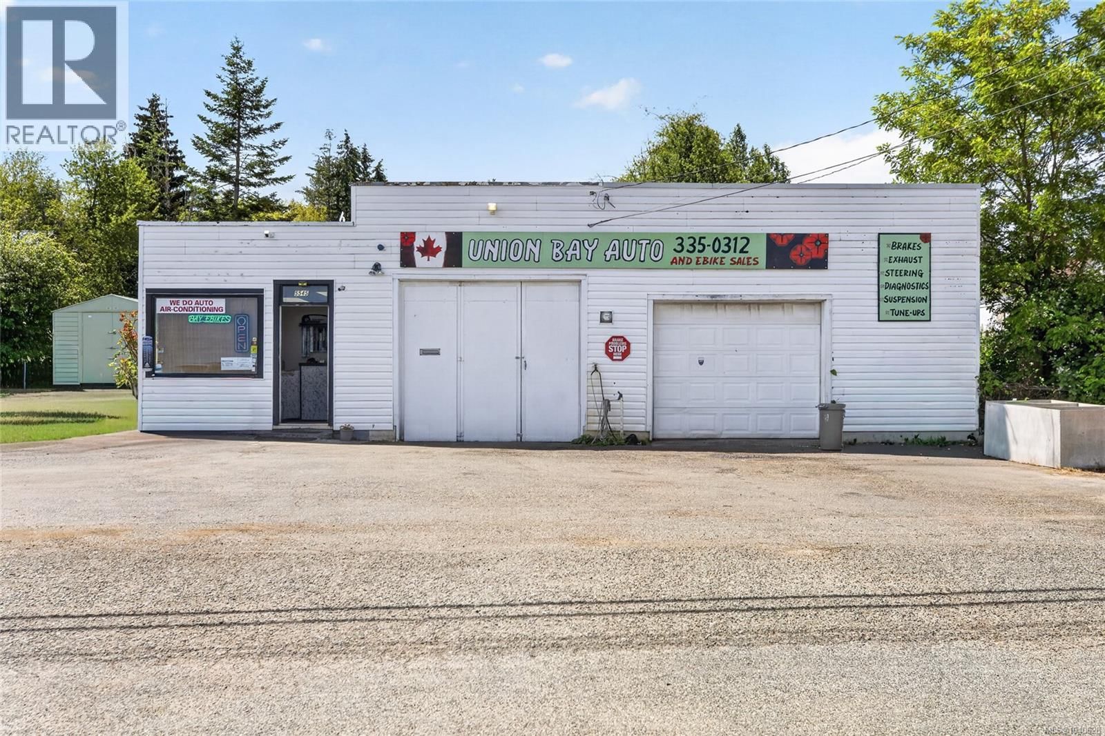 5545 Island Highway property photo