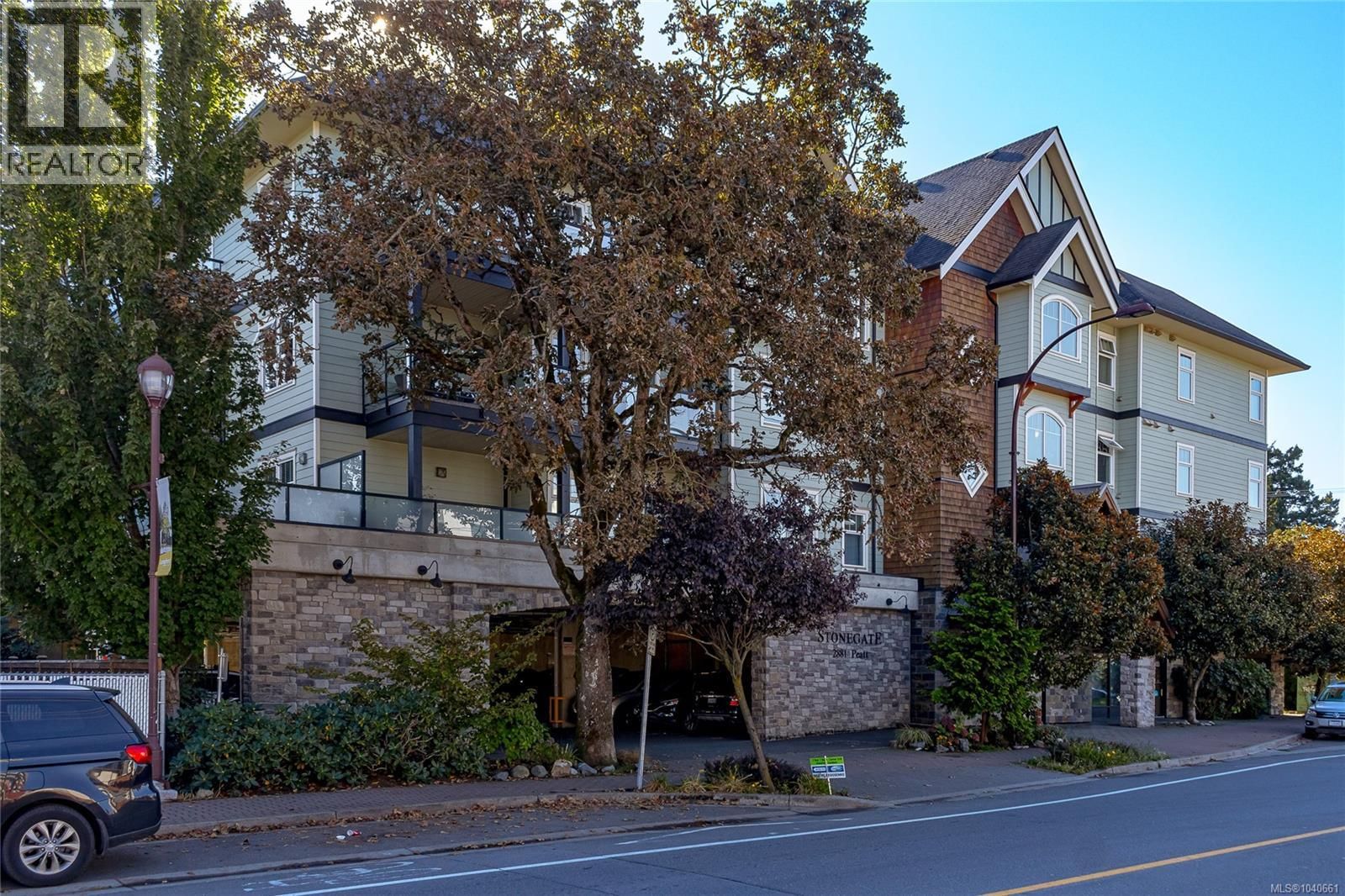 303 2881 Peatt Road property photo
