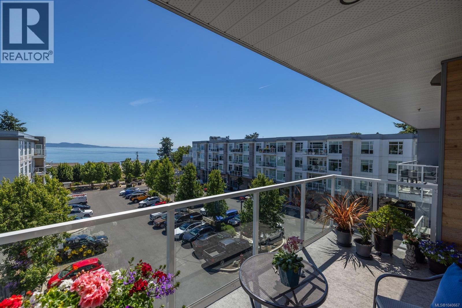 305 5120 Cordova Bay Road property photo