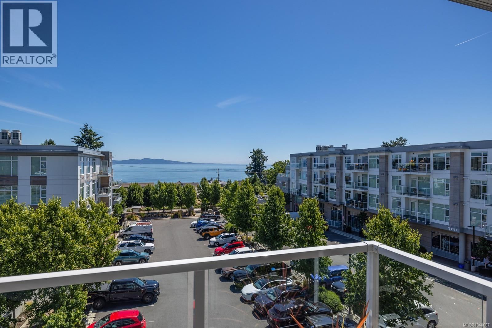 305 5120 Cordova Bay Road property photo
