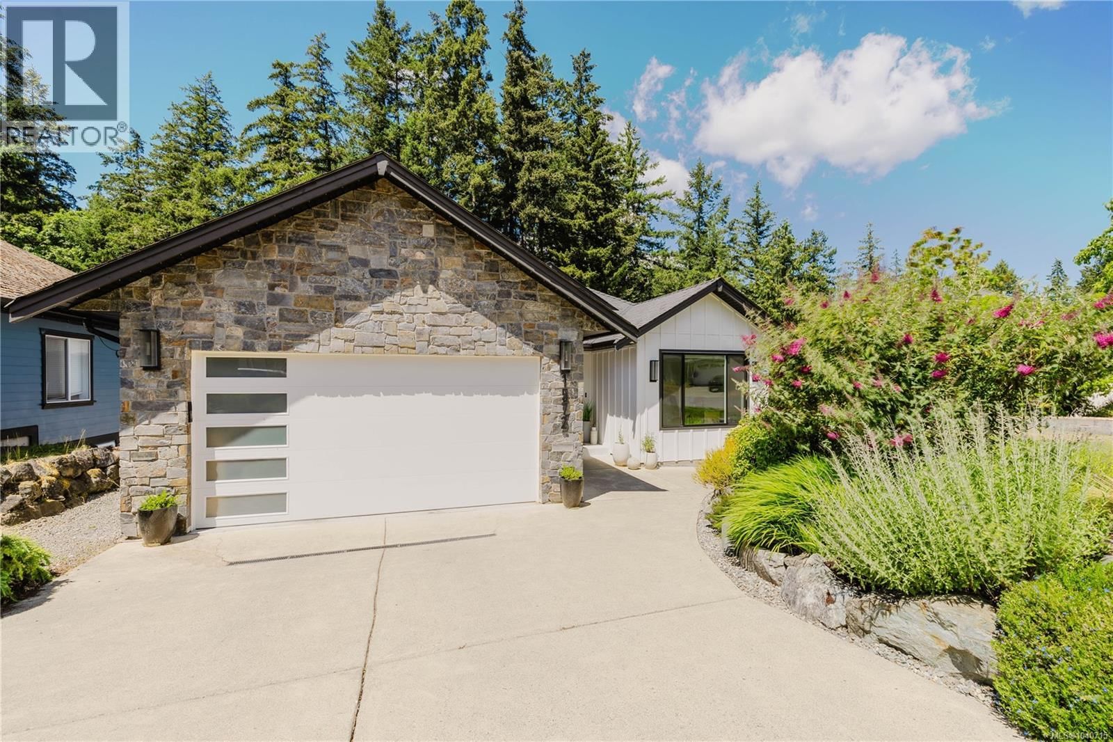 1572 Nimpkish Place property photo