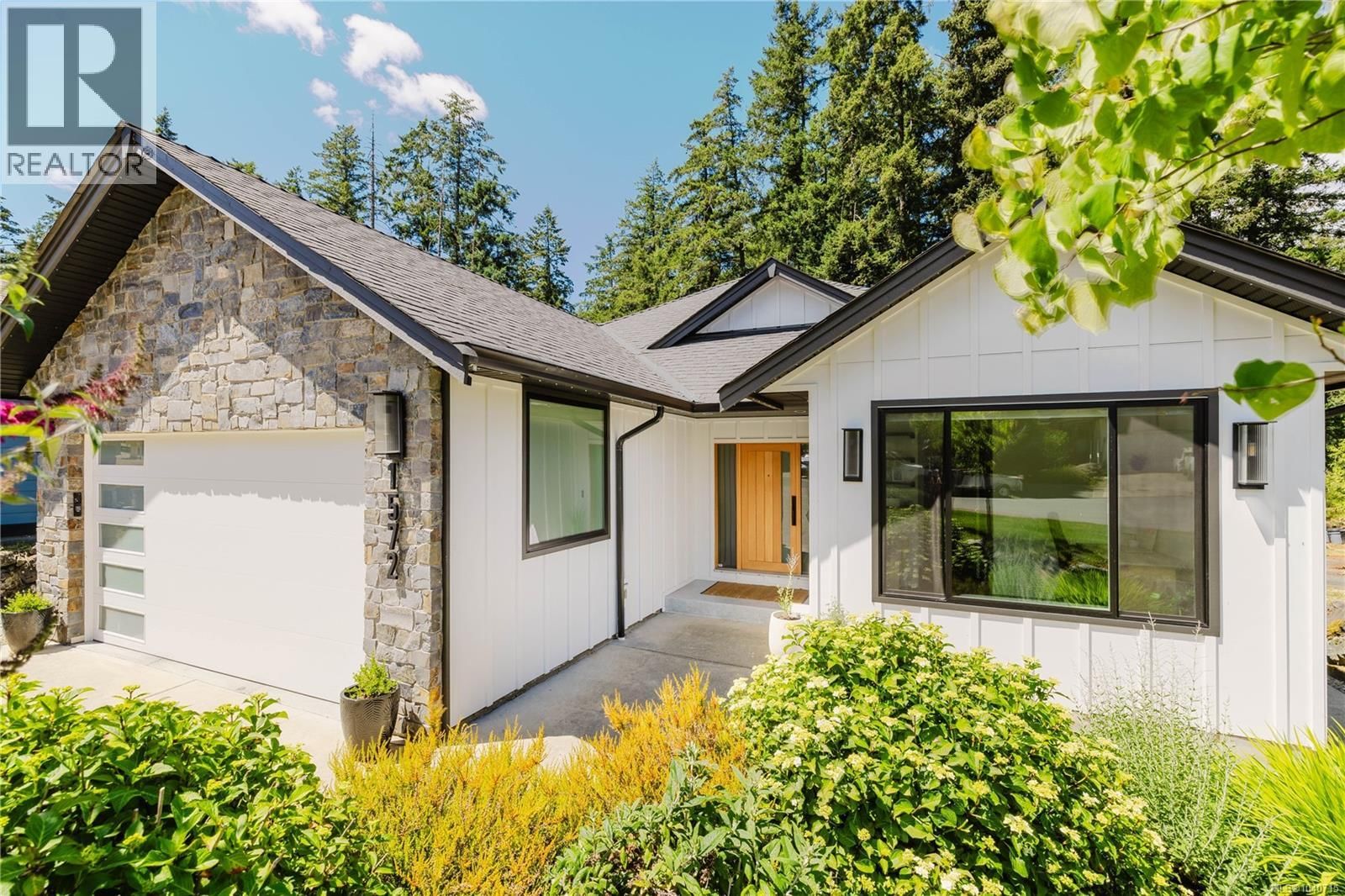 1572 Nimpkish Place property photo