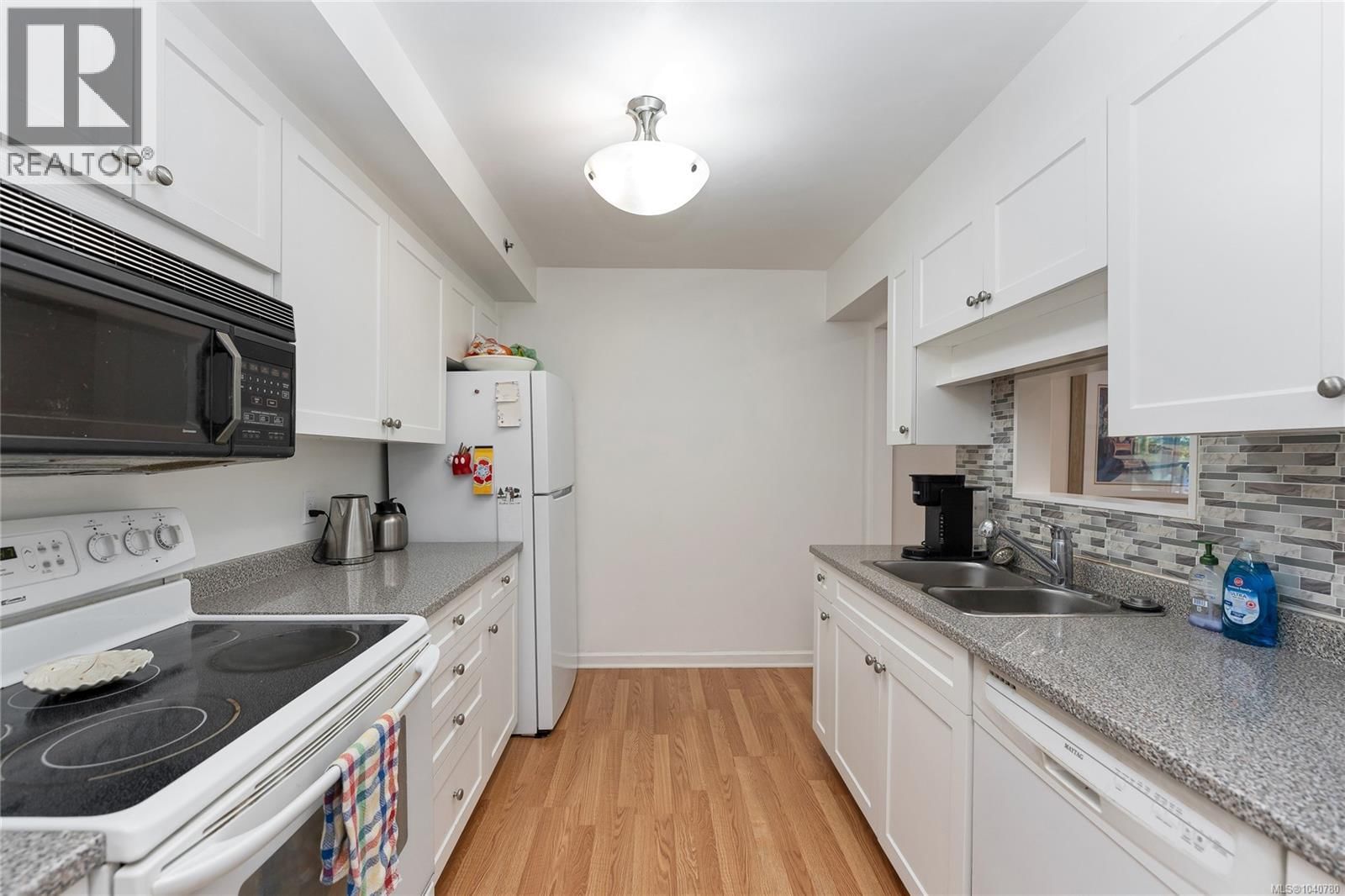 209 3969 Shelbourne Street property photo