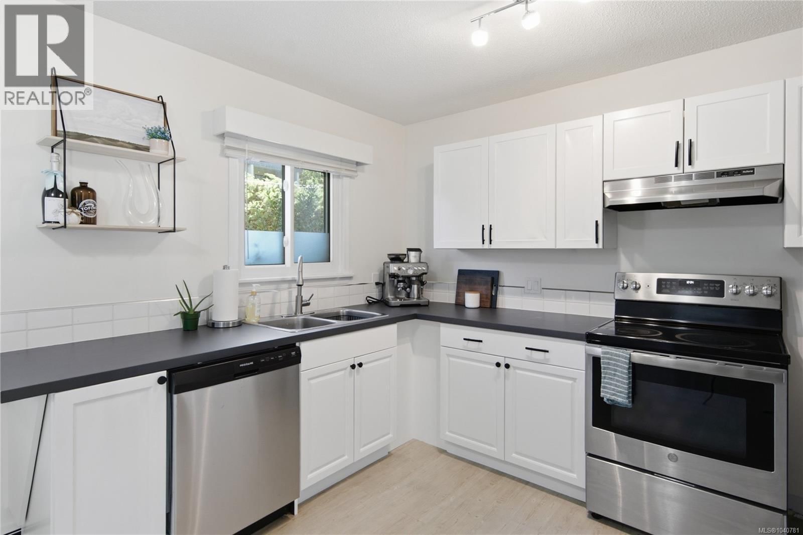 18 3271 Cowichan Lake Road property photo