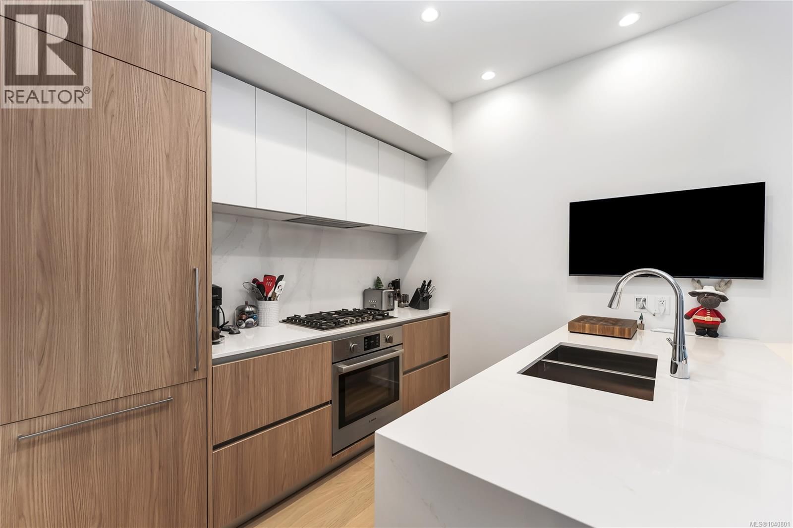 1506 2000 Hannington Road property photo