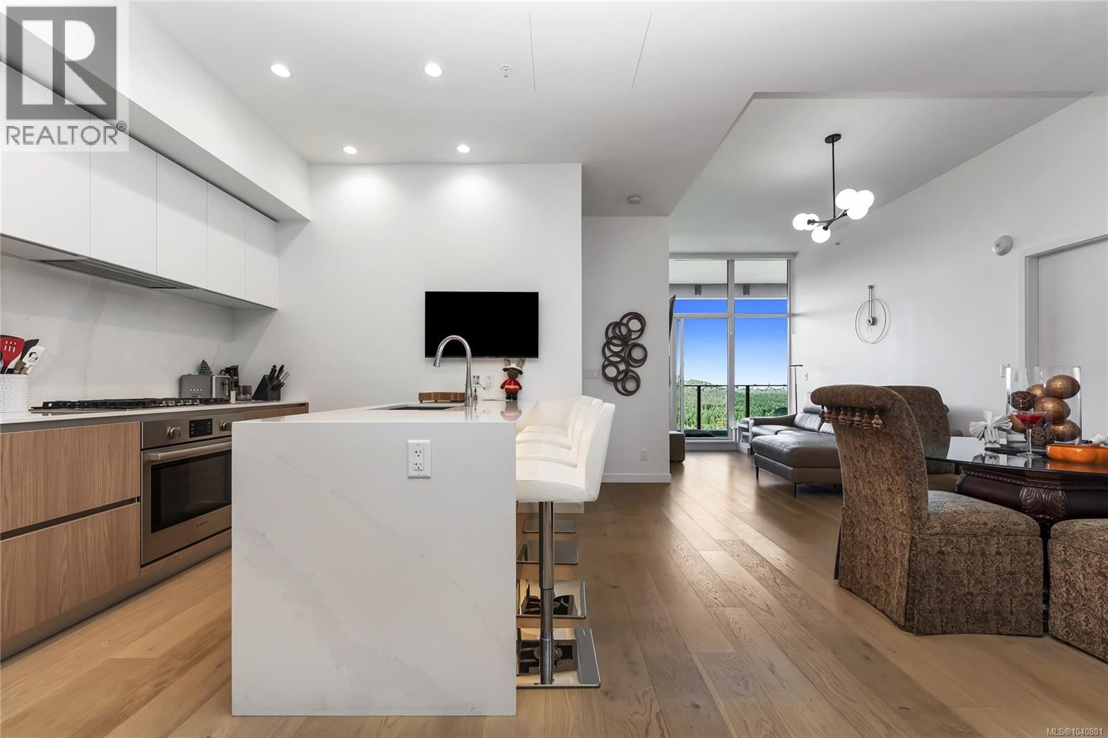 1506 2000 Hannington Road property photo
