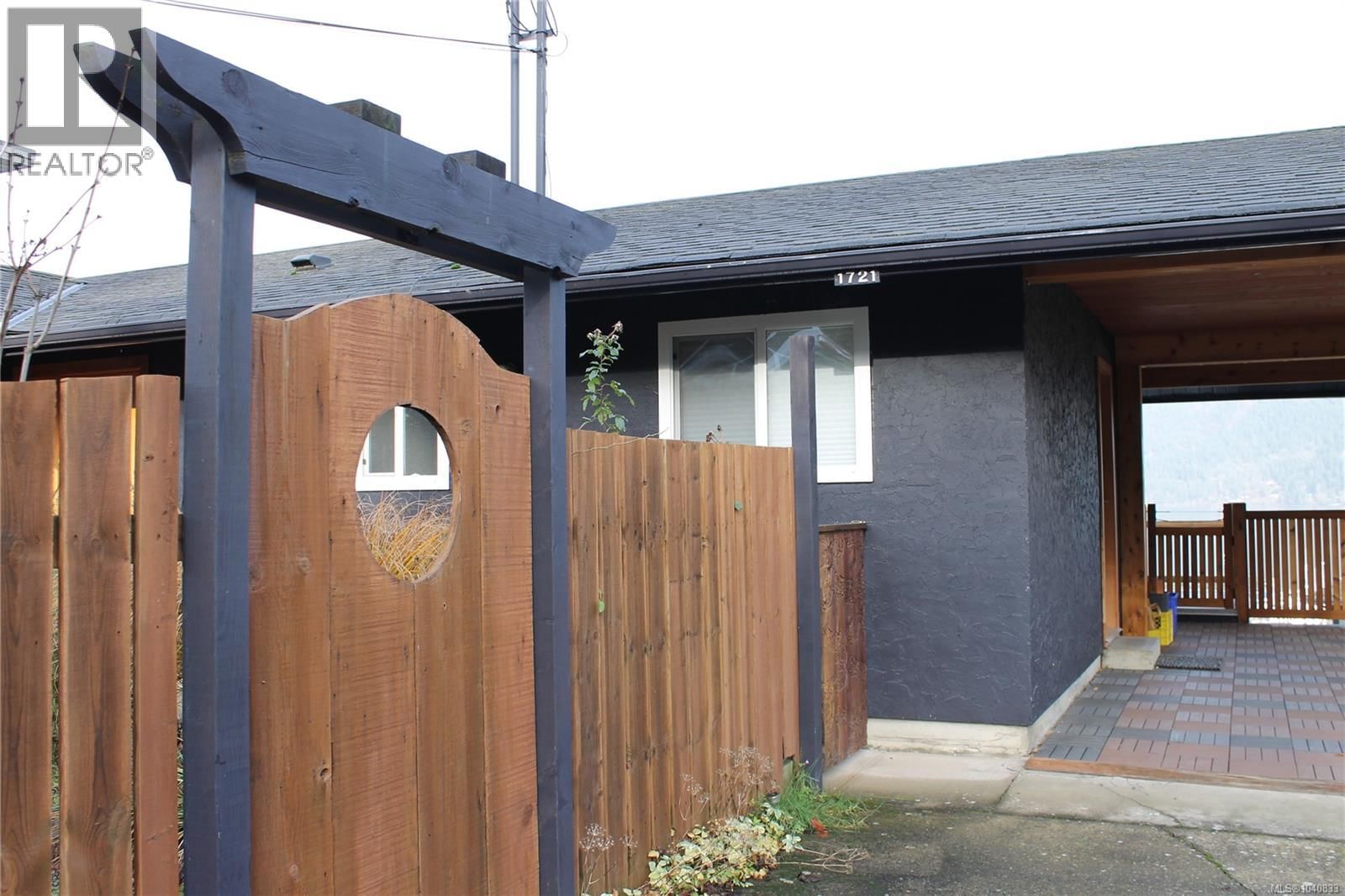 1721 Wilmot Road property photo